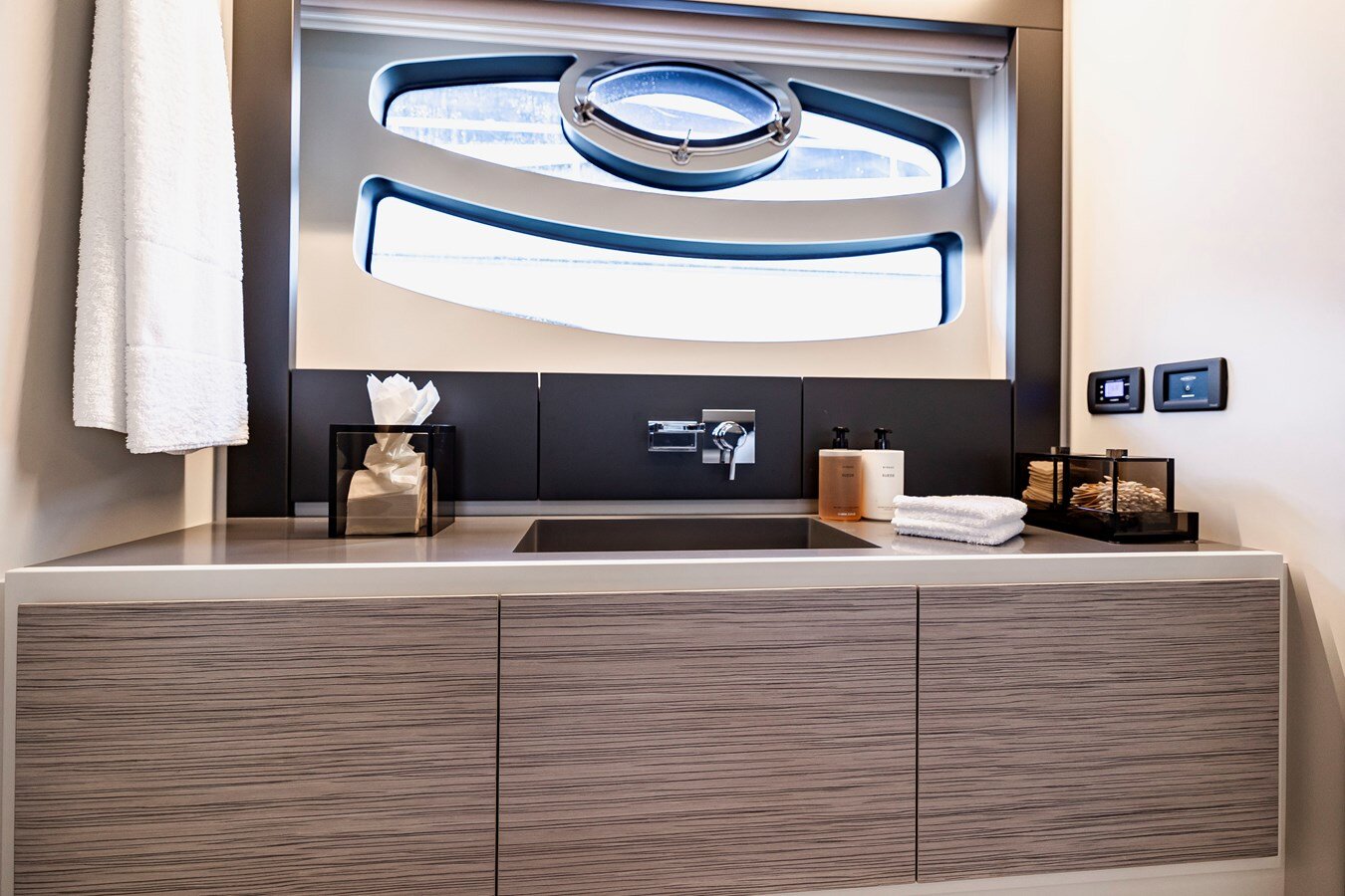 2021-pershing-62-2-de4558