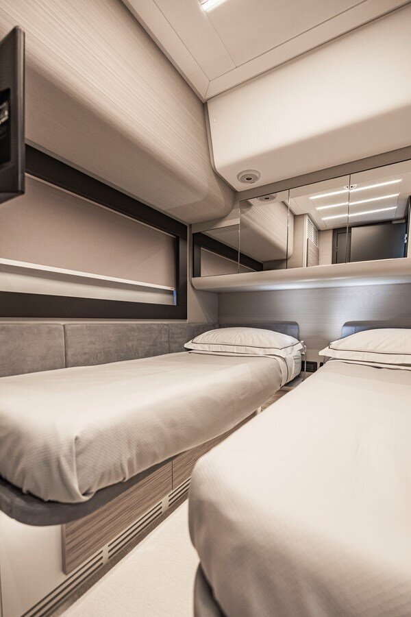 2021-pershing-62-2-de4558