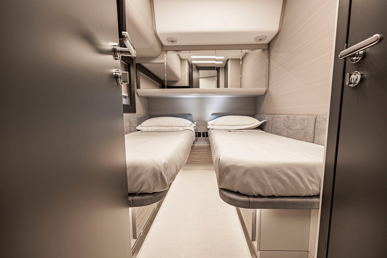 2021-pershing-62-2-de4558