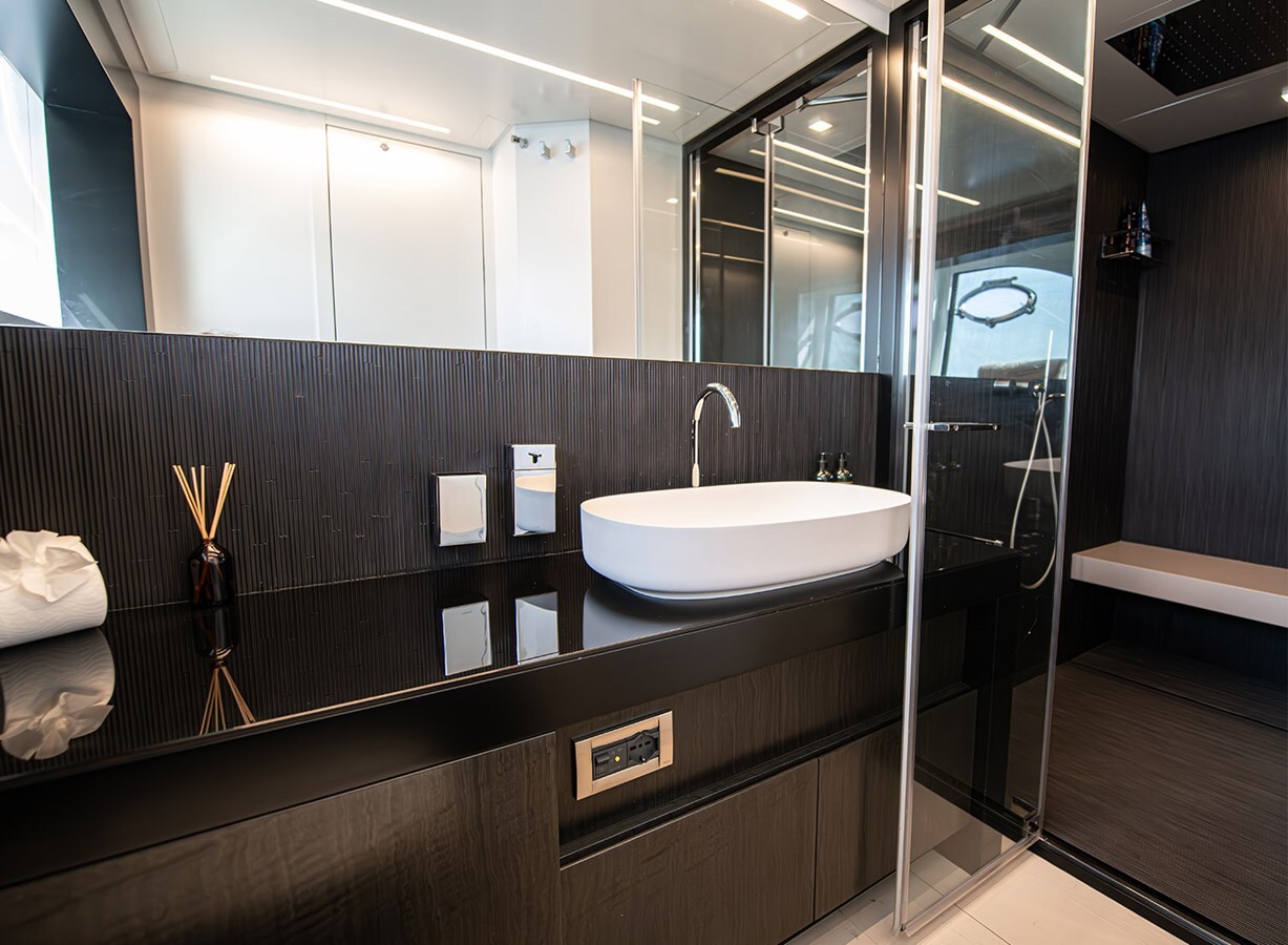 2021-pershing-92-2-d5ad48