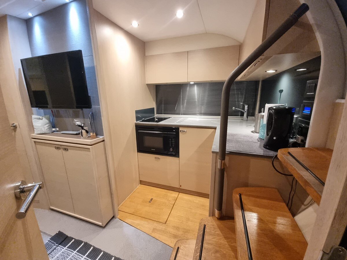 2021-princess-yachts-42-7-1ee719