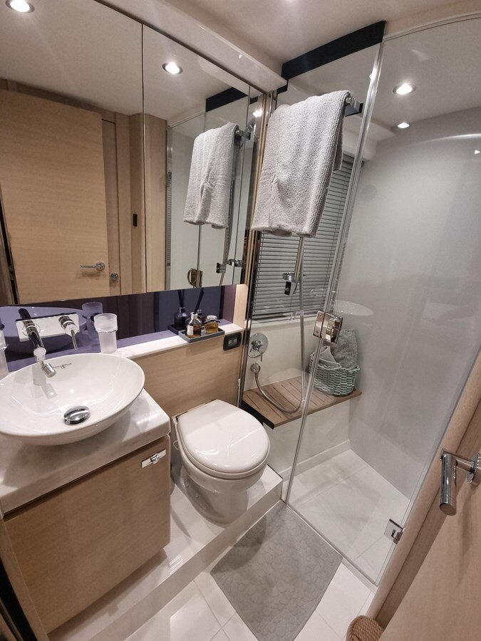 2021-princess-yachts-42-7-1ee719