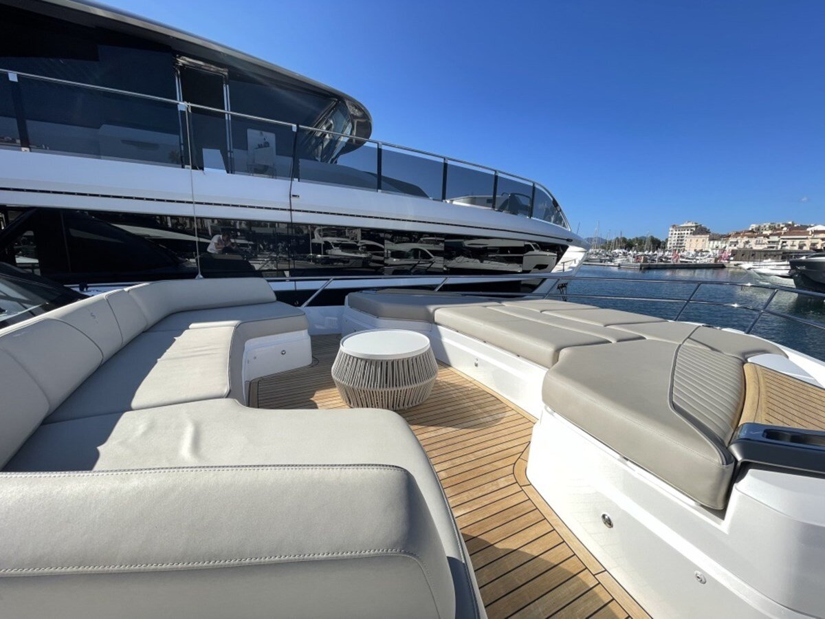 2021-princess-yachts-80-11-b0dd8e