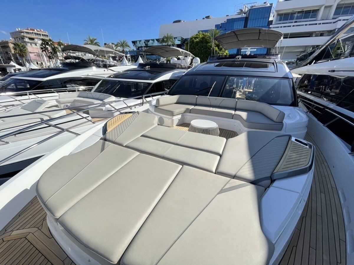 2021-princess-yachts-80-11-b0dd8e