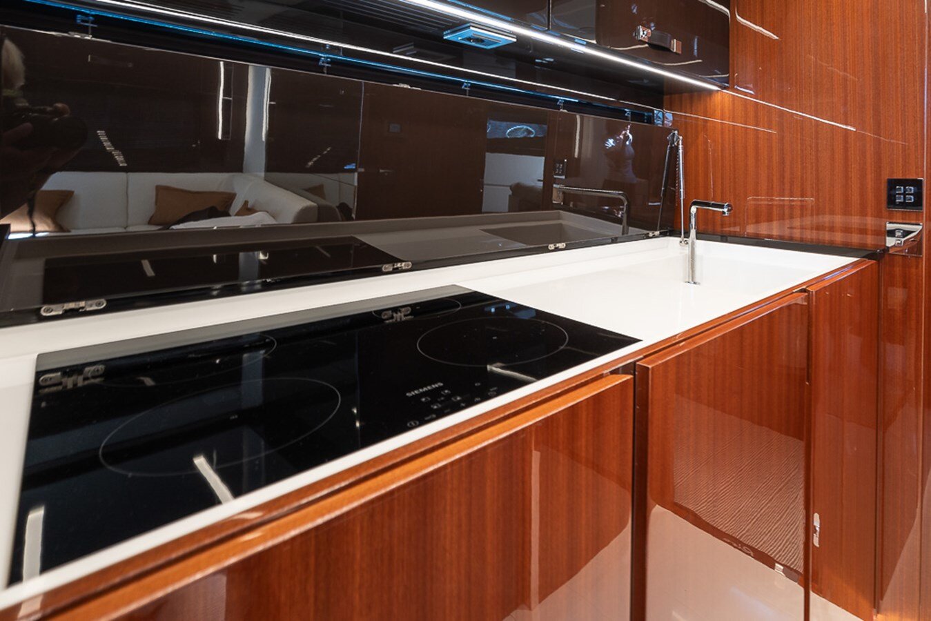 2021-riva-56-8-67b803