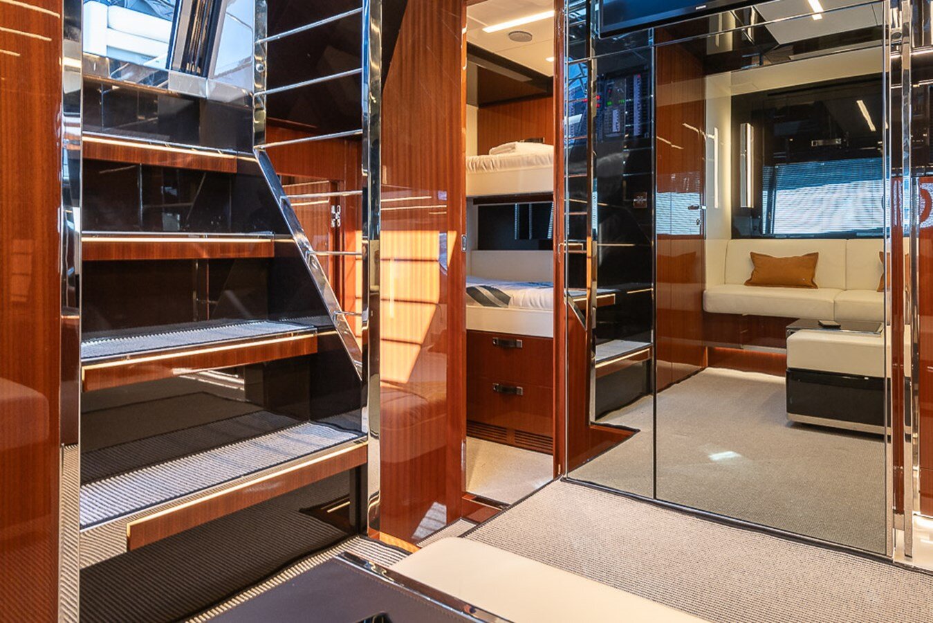 2021-riva-56-8-67b803