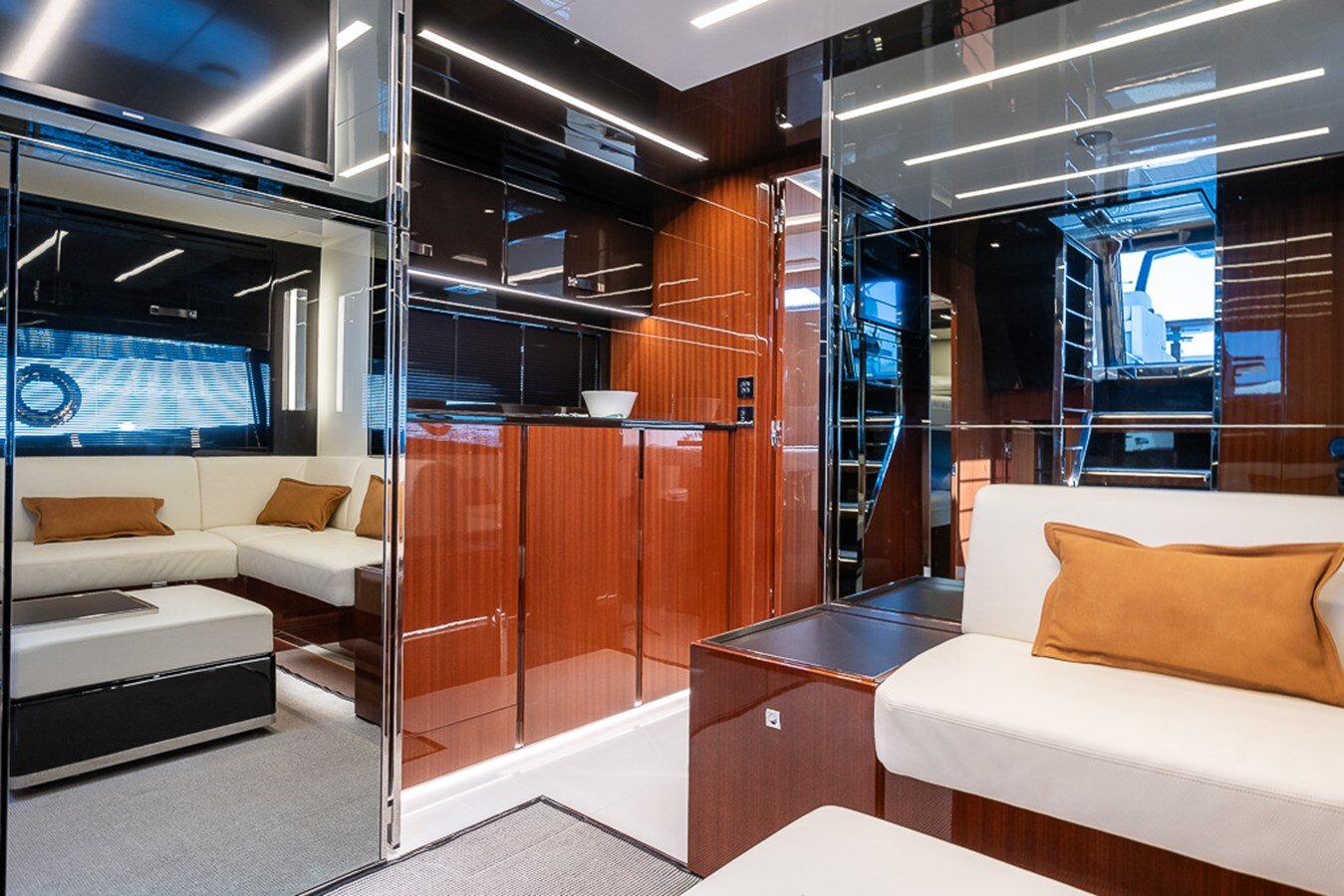 2021-riva-56-8-67b803