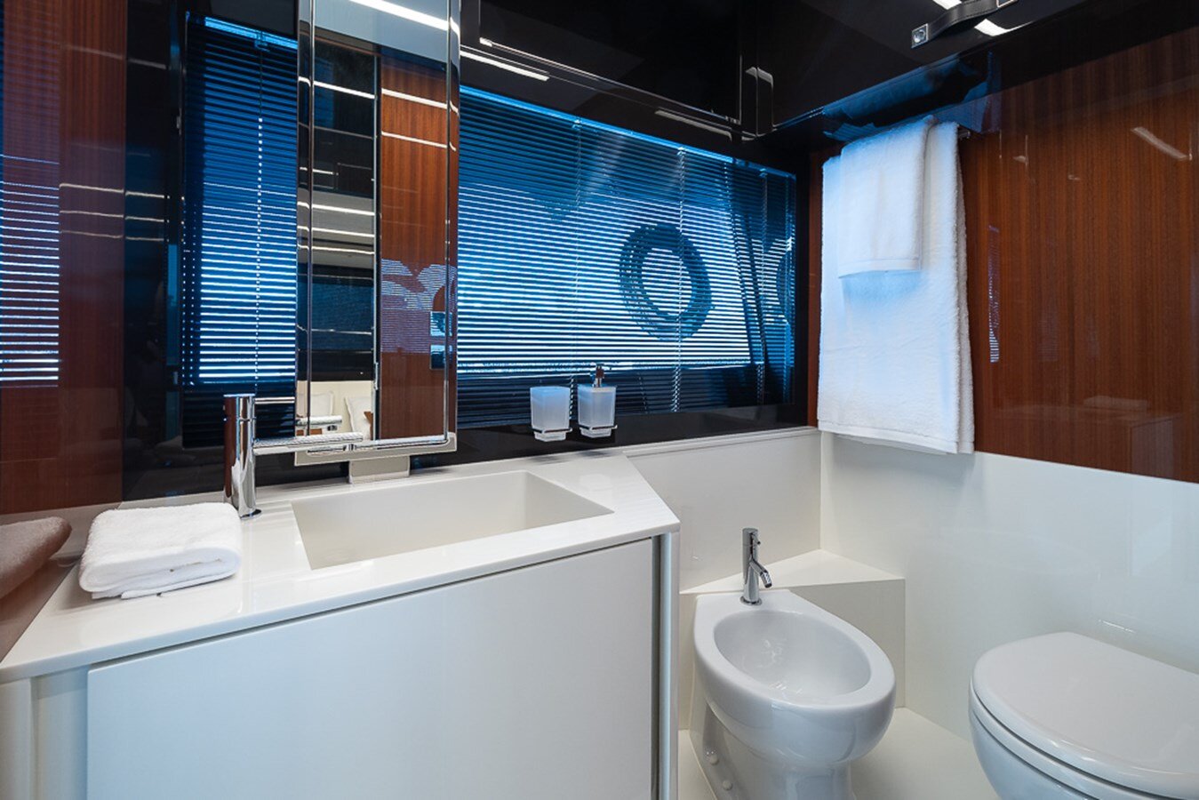 2021-riva-56-8-67b803