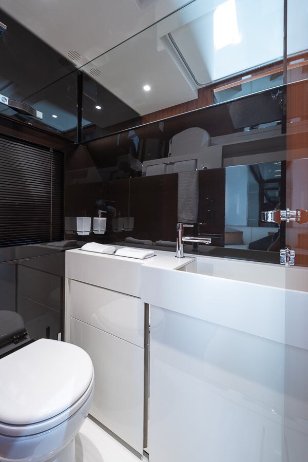 2021-riva-56-8-67b803