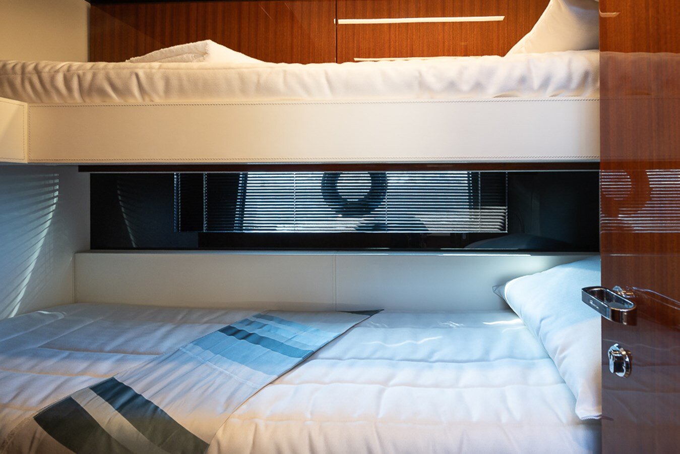 2021-riva-56-8-67b803