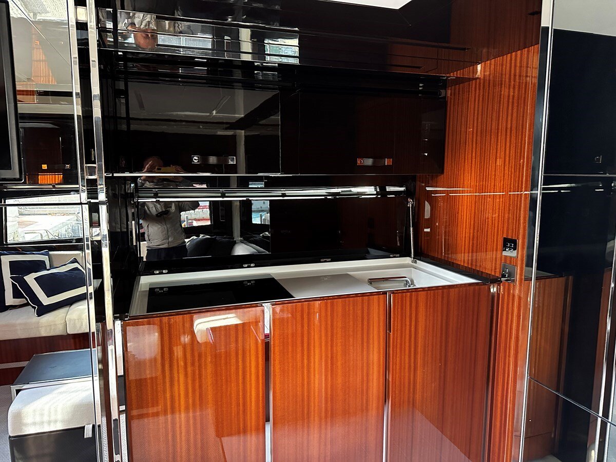 2021-riva-56-8-c397a7