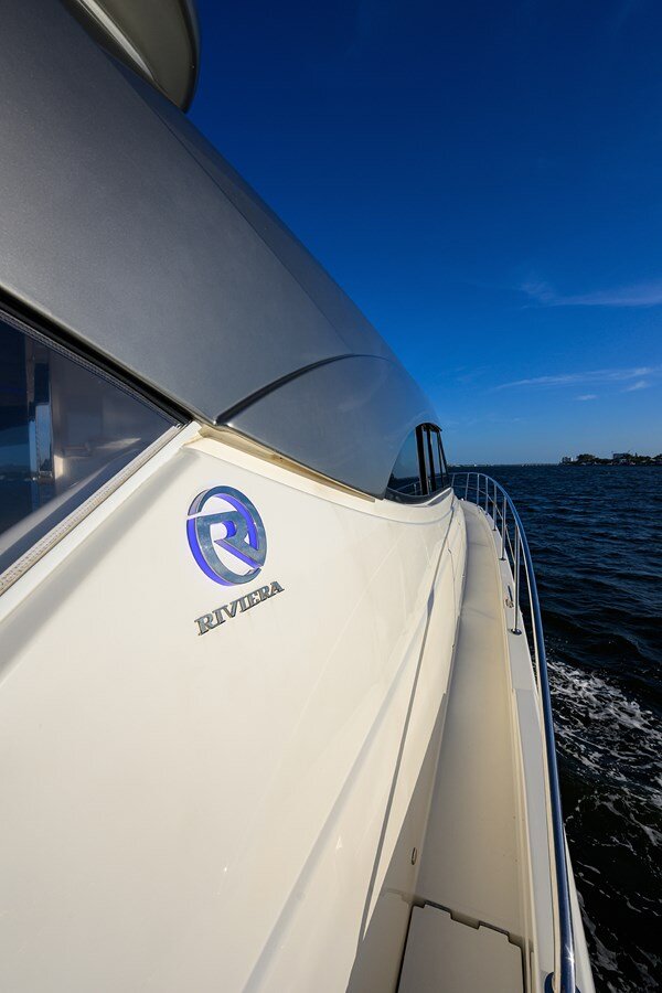 2021-riviera-63-4-c7f4b7
