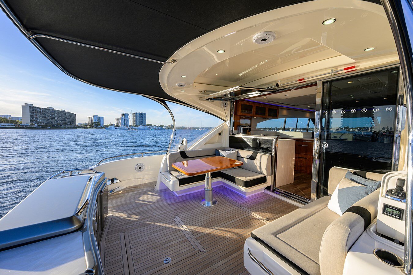 2021-riviera-63-4-c7f4b7