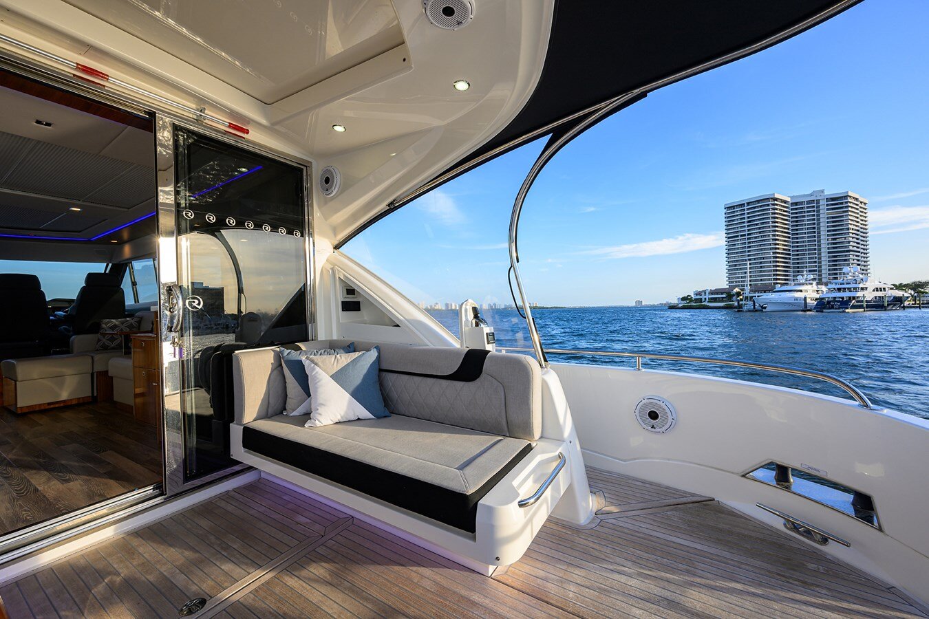 2021-riviera-63-4-c7f4b7