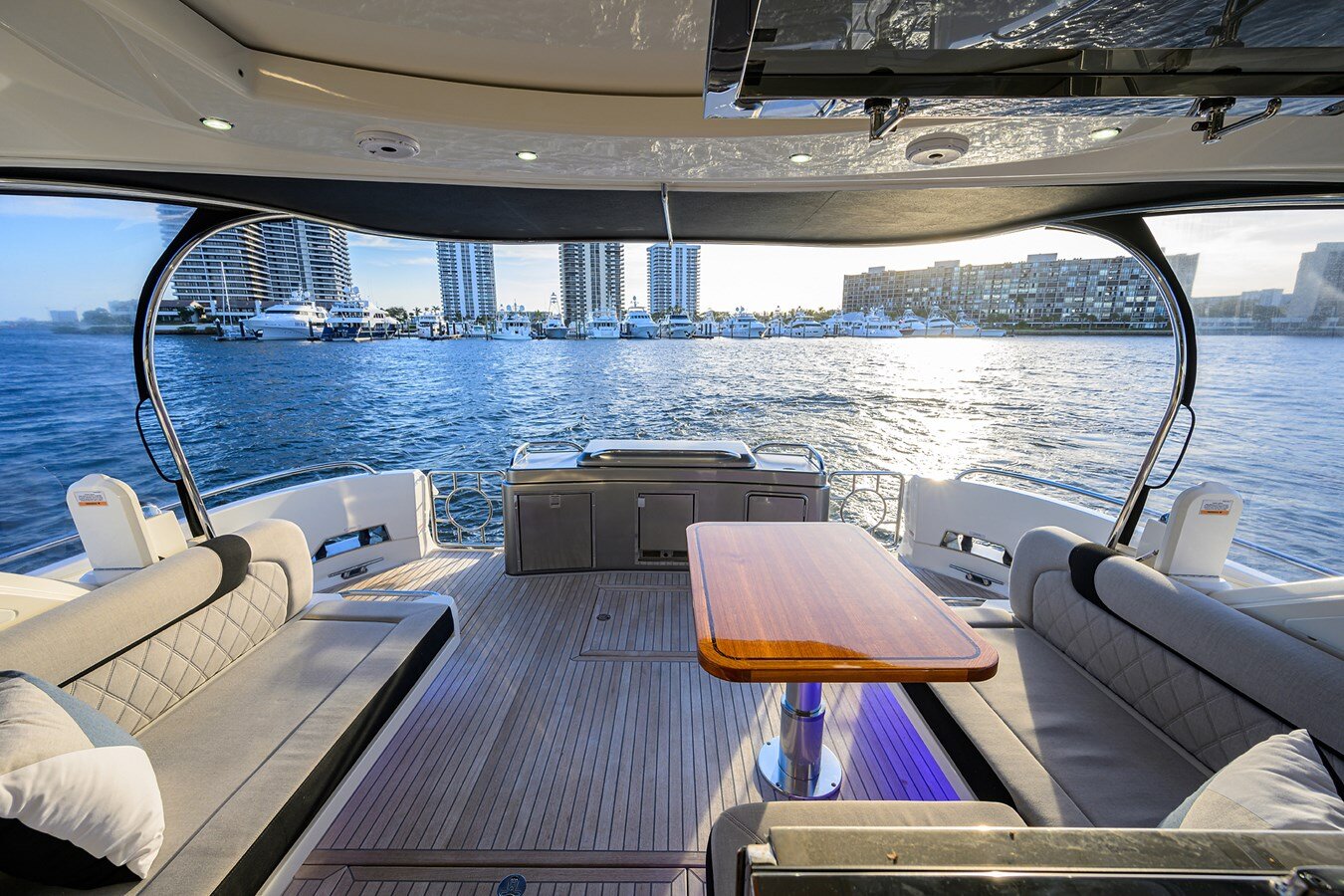 2021-riviera-63-4-c7f4b7