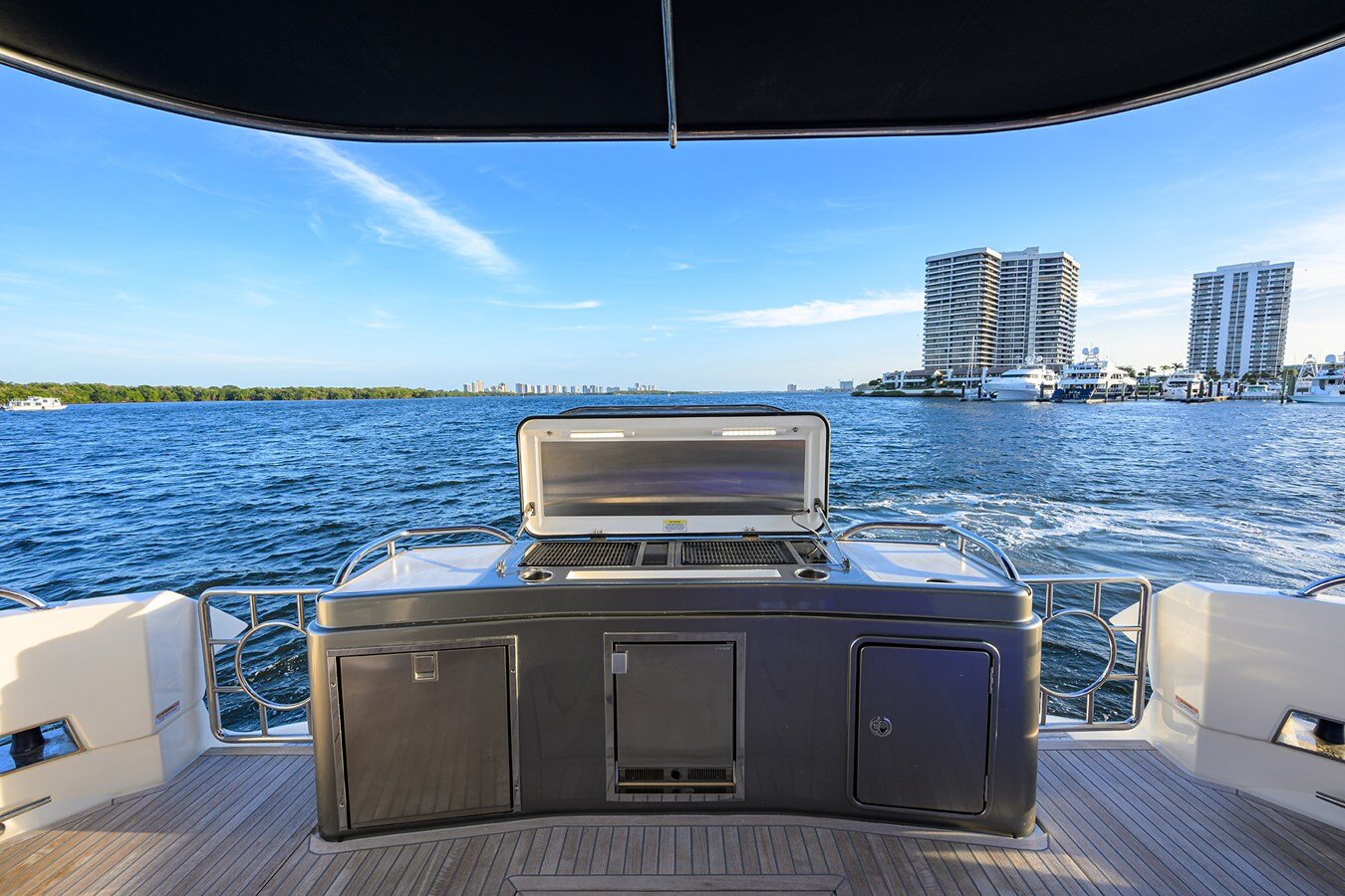 2021-riviera-63-4-c7f4b7