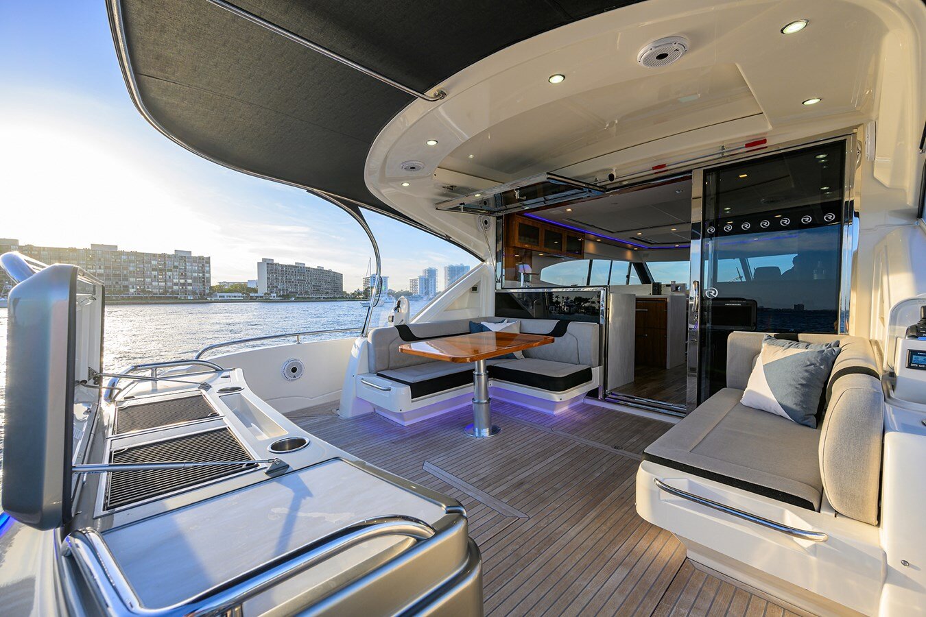 2021-riviera-63-4-c7f4b7