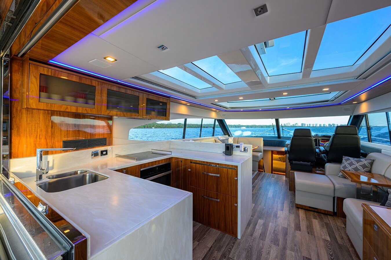 2021-riviera-63-4-c7f4b7