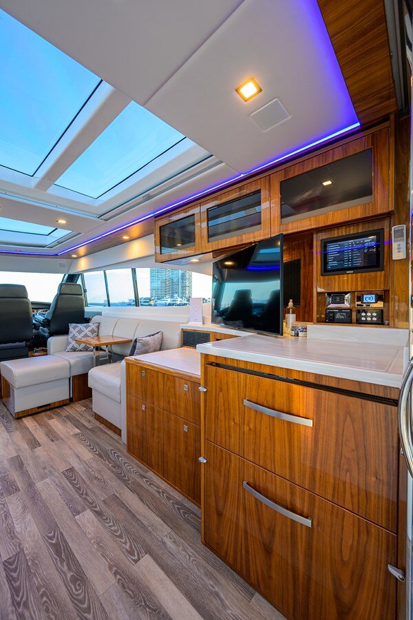 2021-riviera-63-4-c7f4b7