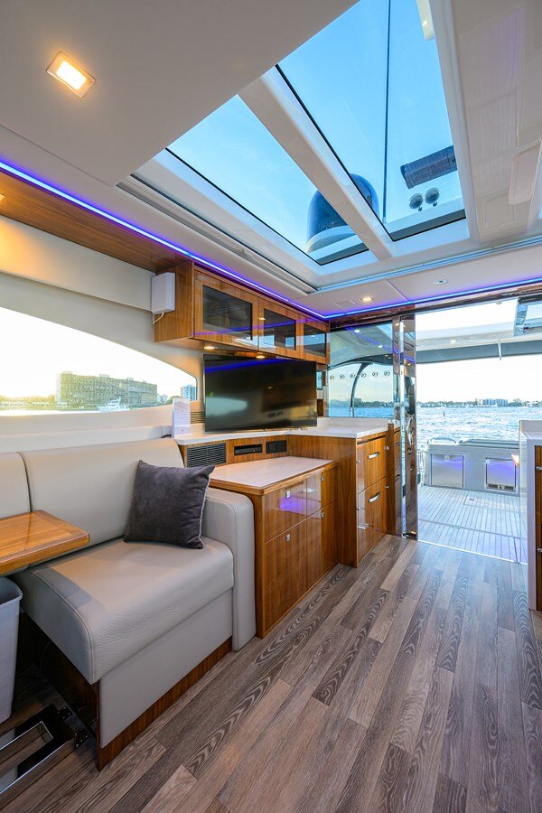 2021-riviera-63-4-c7f4b7