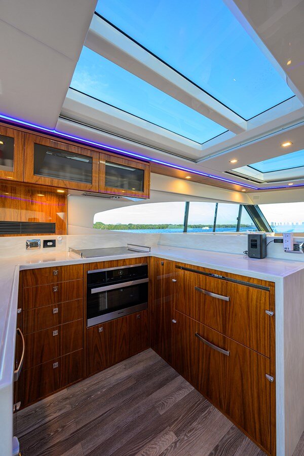 2021-riviera-63-4-c7f4b7