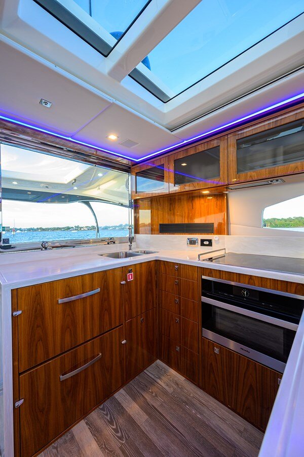 2021-riviera-63-4-c7f4b7