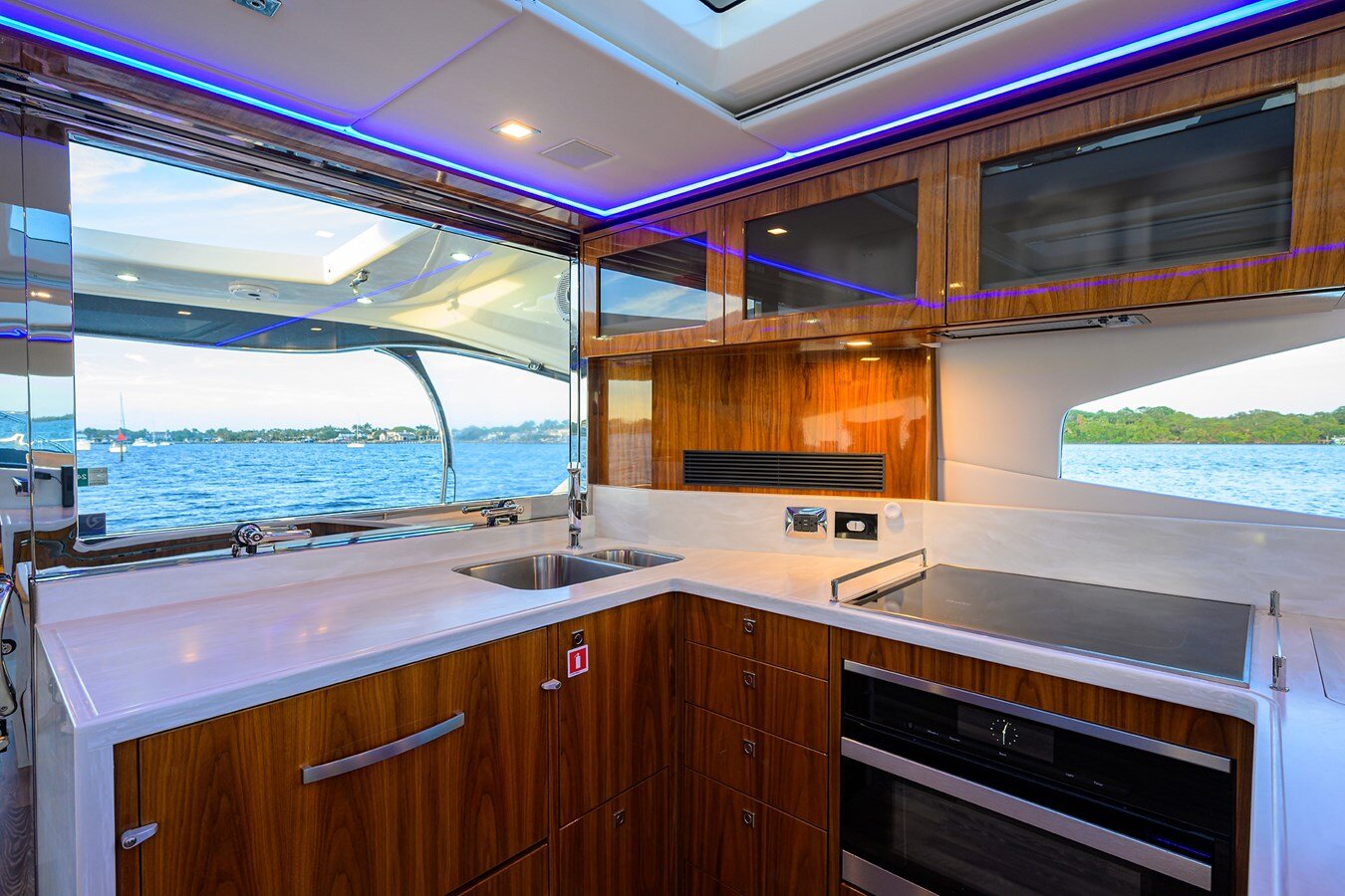 2021-riviera-63-4-c7f4b7