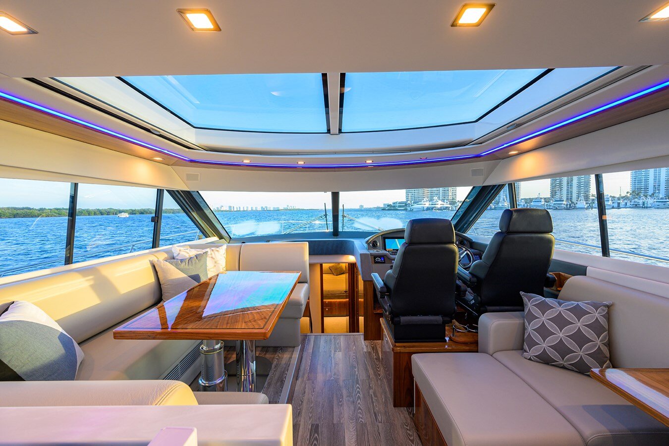 2021-riviera-63-4-c7f4b7