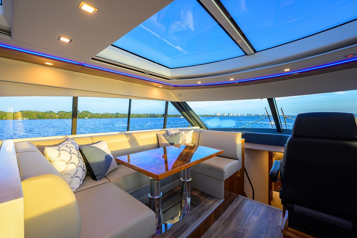 2021-riviera-63-4-c7f4b7