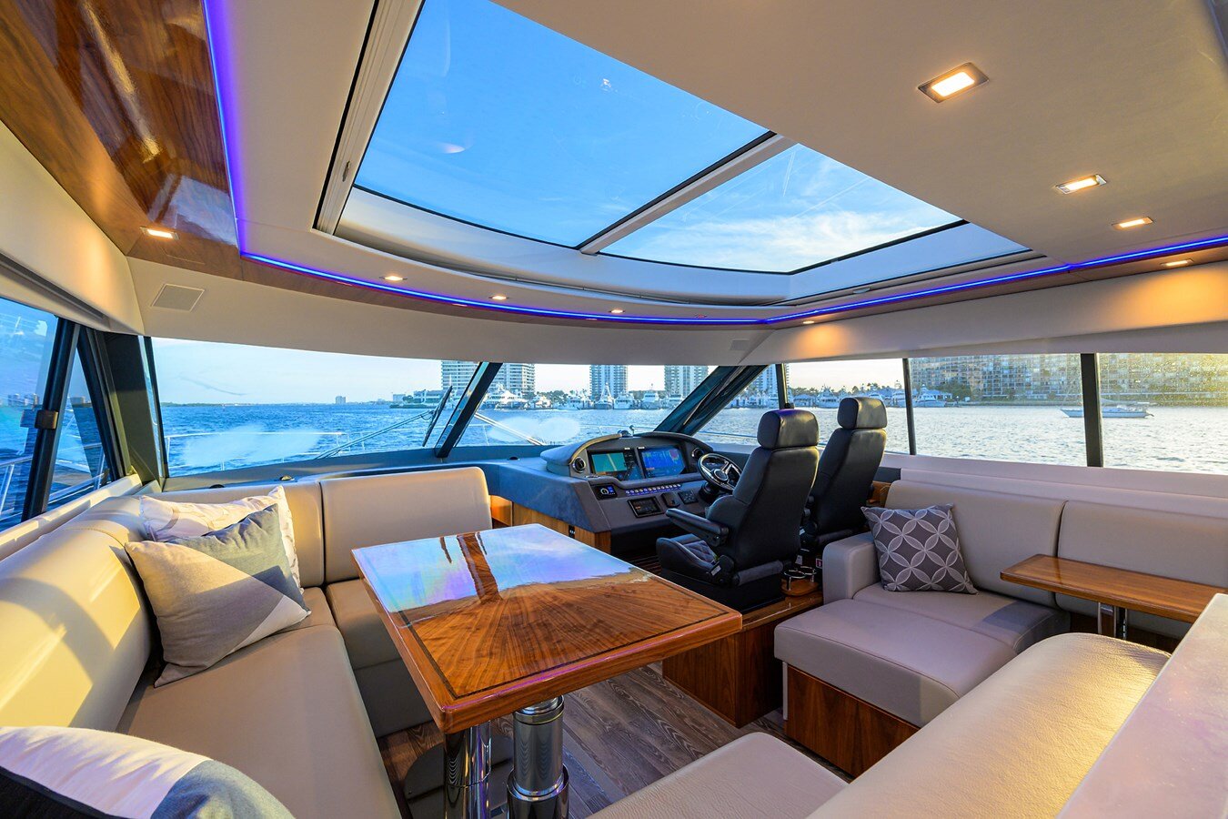 2021-riviera-63-4-c7f4b7