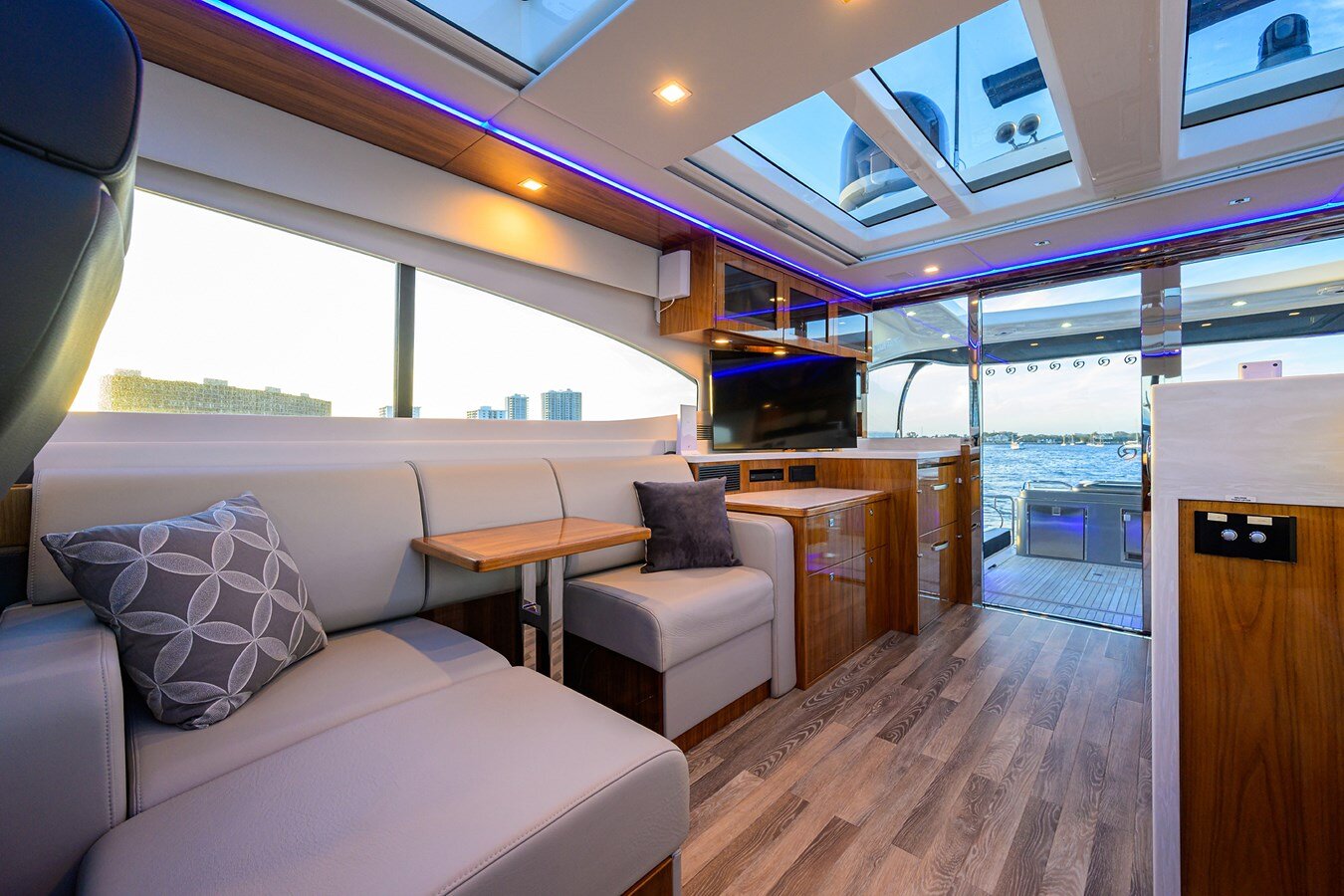 2021-riviera-63-4-c7f4b7