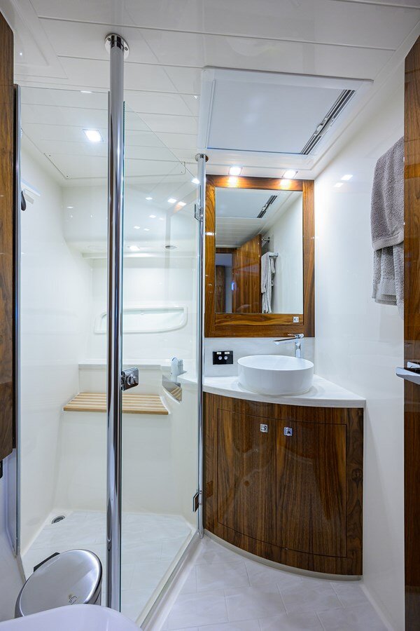 2021-riviera-63-4-c7f4b7