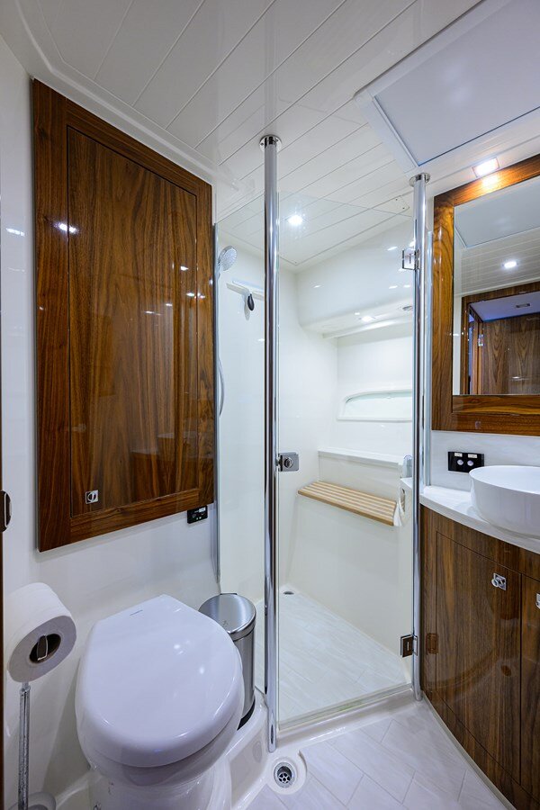 2021-riviera-63-4-c7f4b7