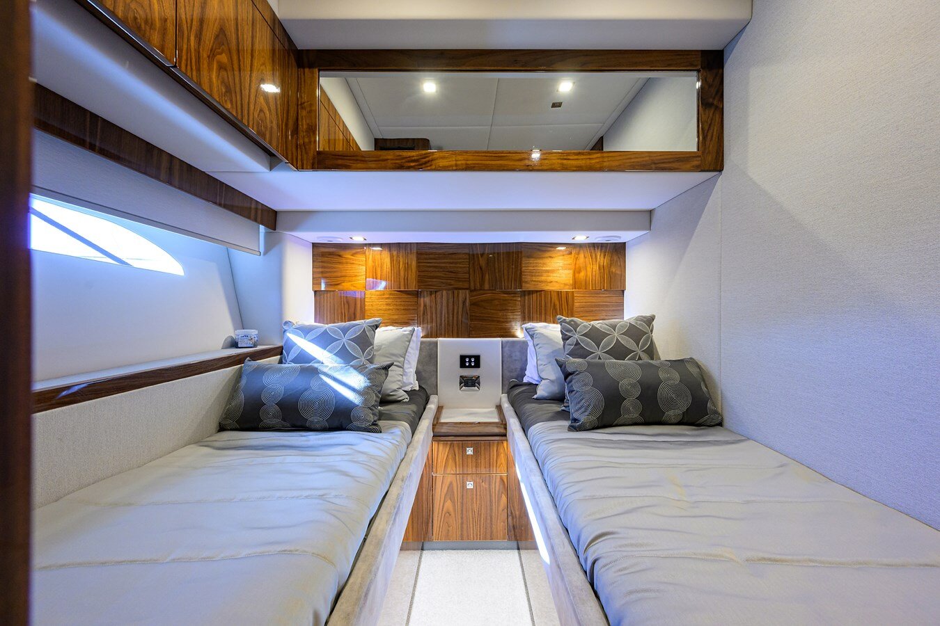 2021-riviera-63-4-c7f4b7