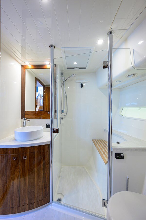 2021-riviera-63-4-c7f4b7