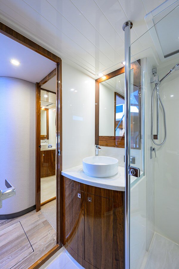 2021-riviera-63-4-c7f4b7