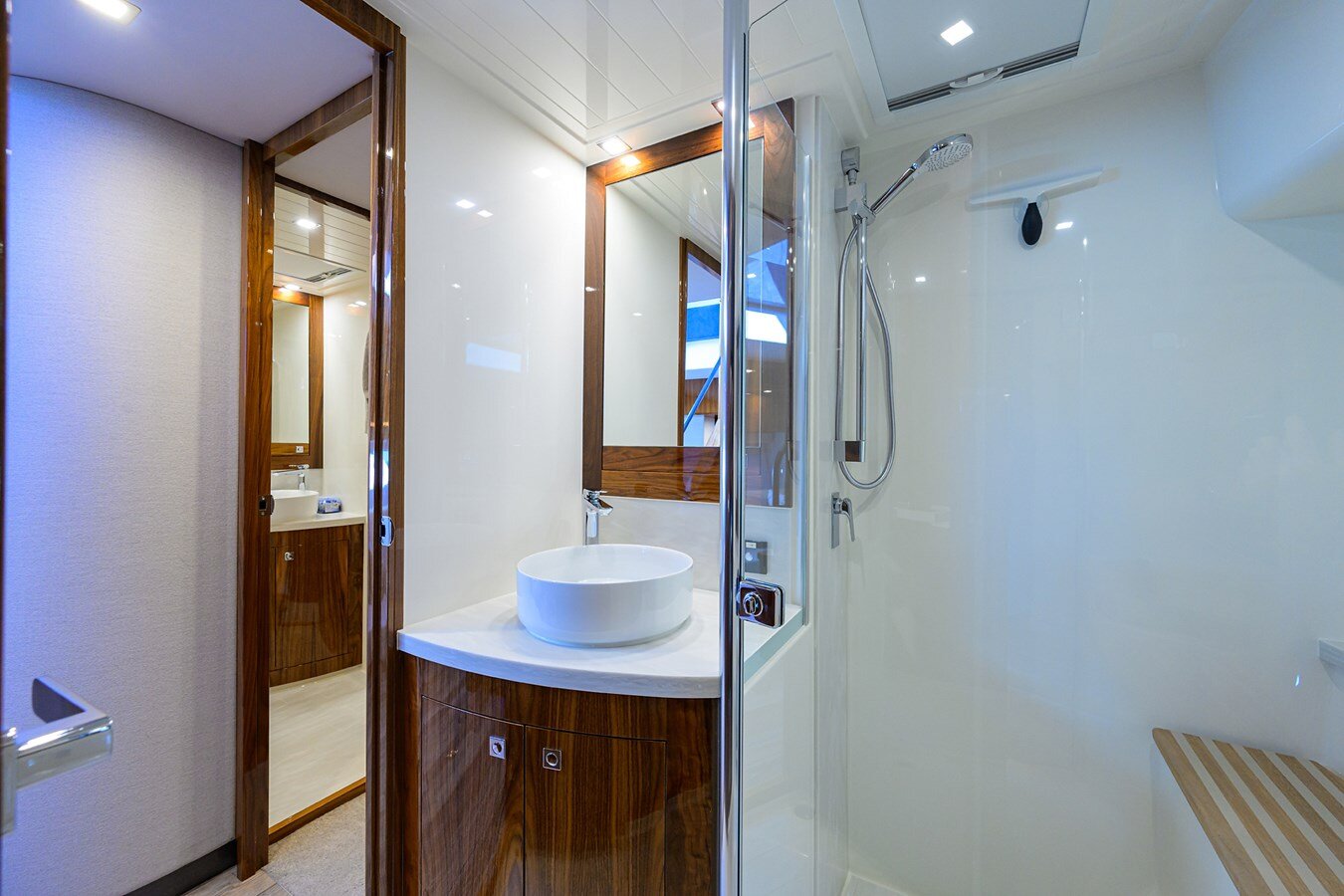 2021-riviera-63-4-c7f4b7