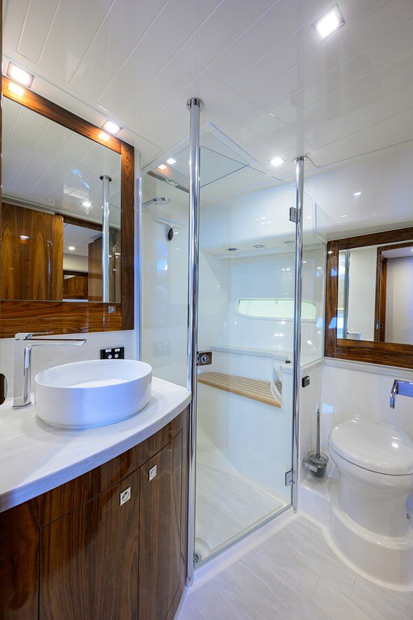 2021-riviera-63-4-c7f4b7