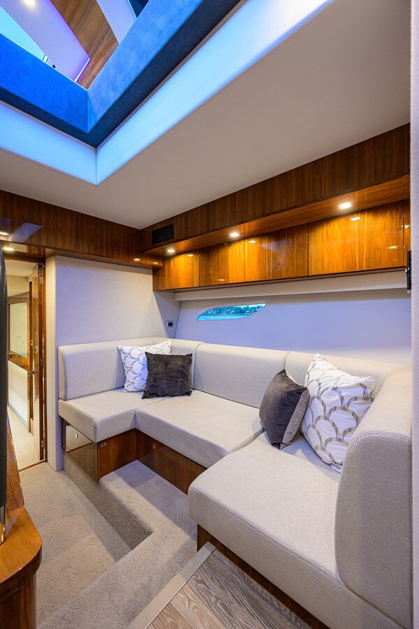 2021-riviera-63-4-c7f4b7