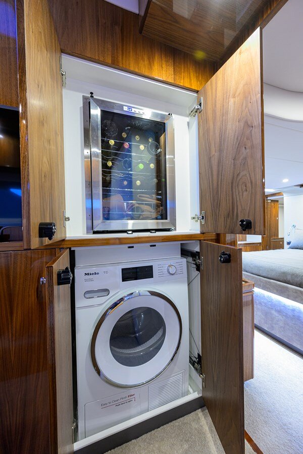 2021-riviera-63-4-c7f4b7