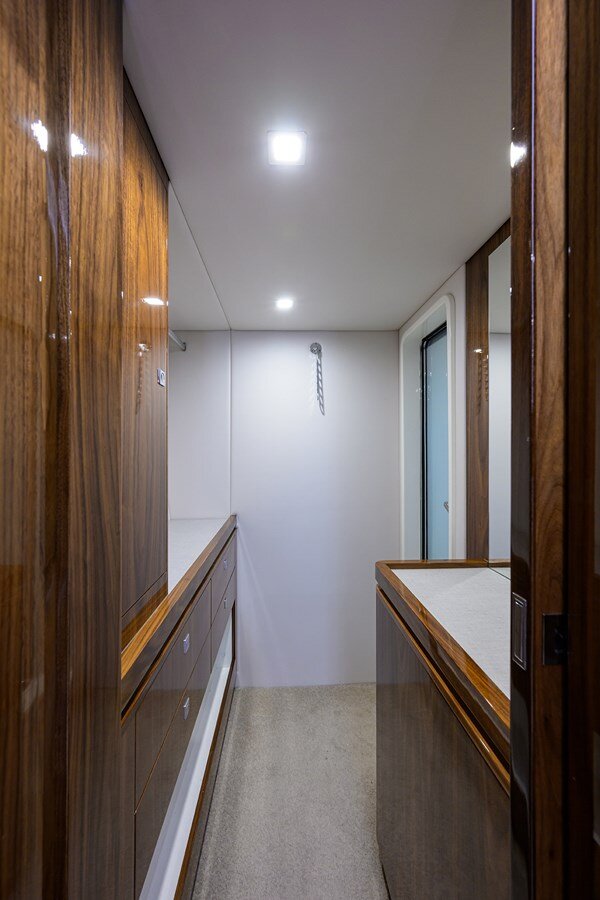 2021-riviera-63-4-c7f4b7