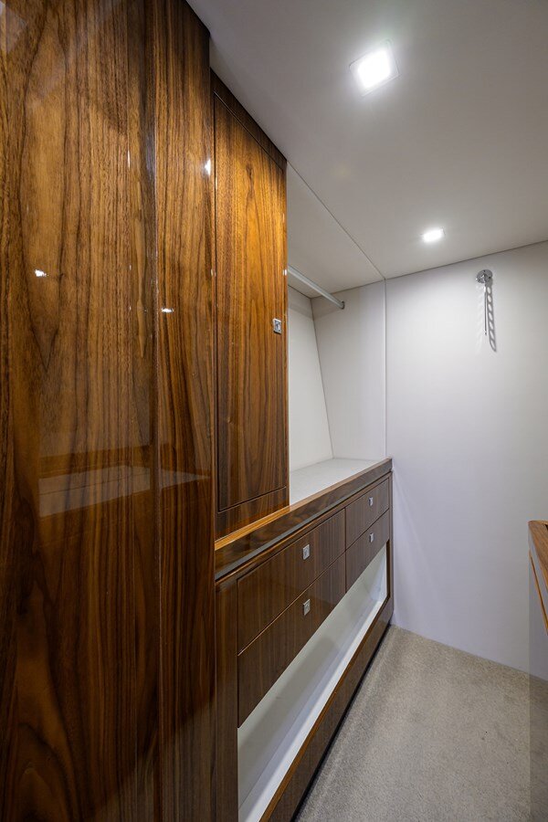 2021-riviera-63-4-c7f4b7