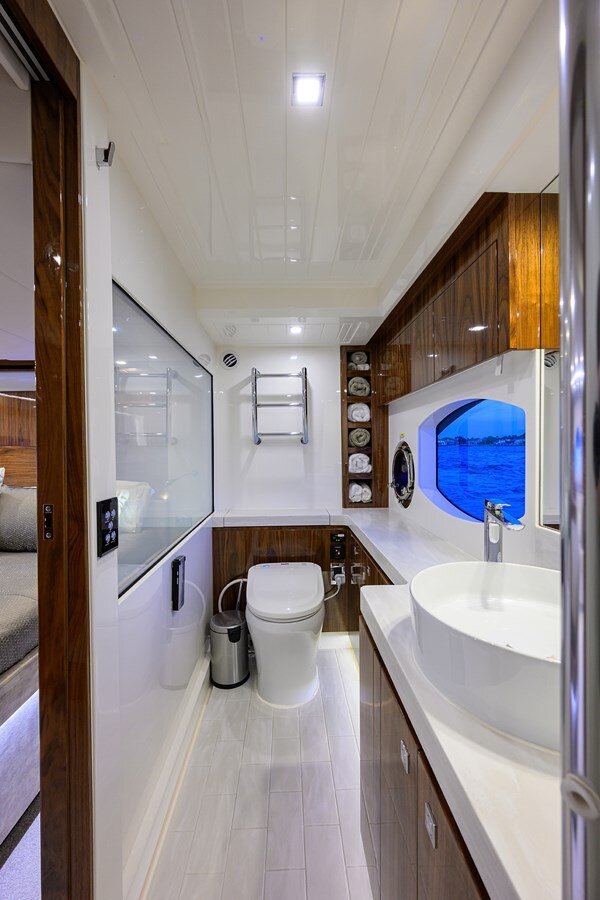 2021-riviera-63-4-c7f4b7