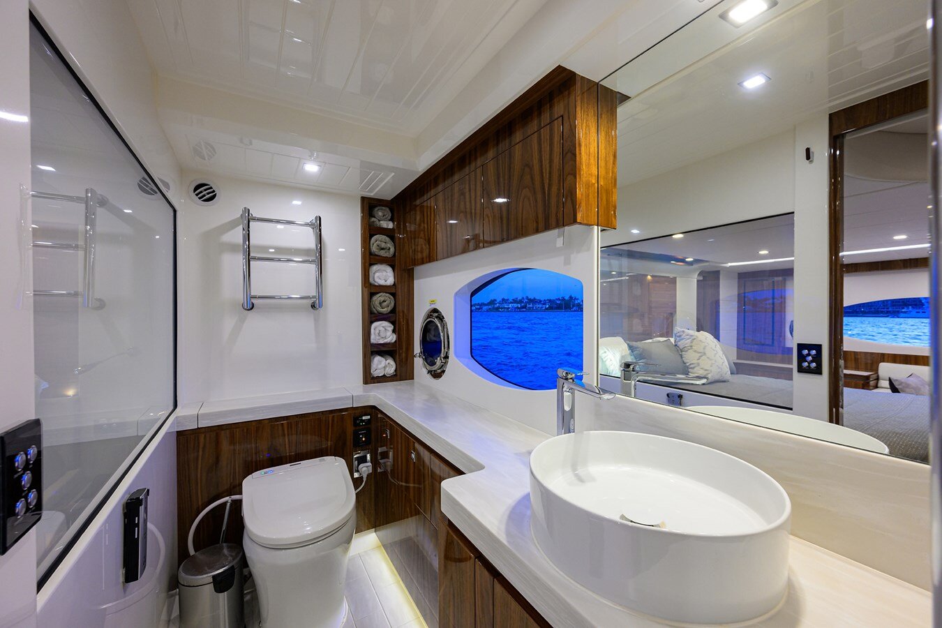 2021-riviera-63-4-c7f4b7