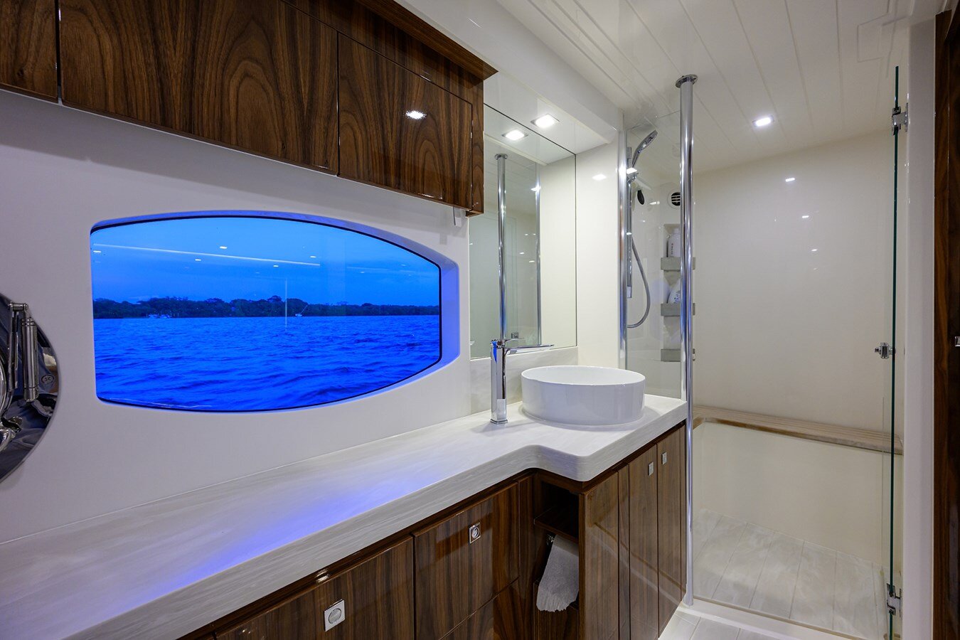 2021-riviera-63-4-c7f4b7