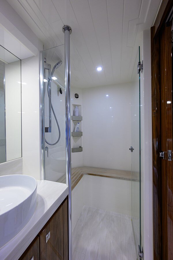 2021-riviera-63-4-c7f4b7