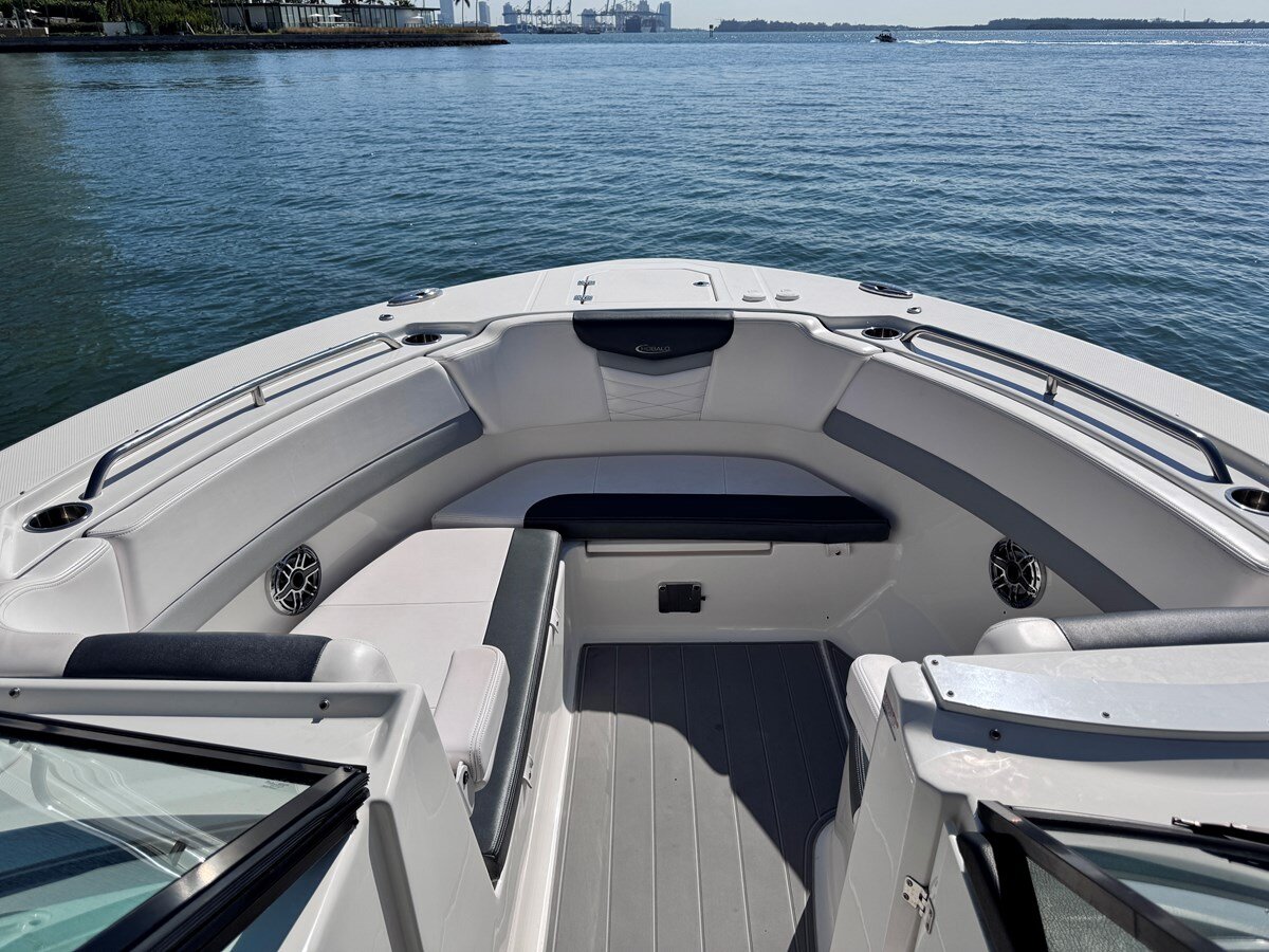 2021-robalo-31-61445b