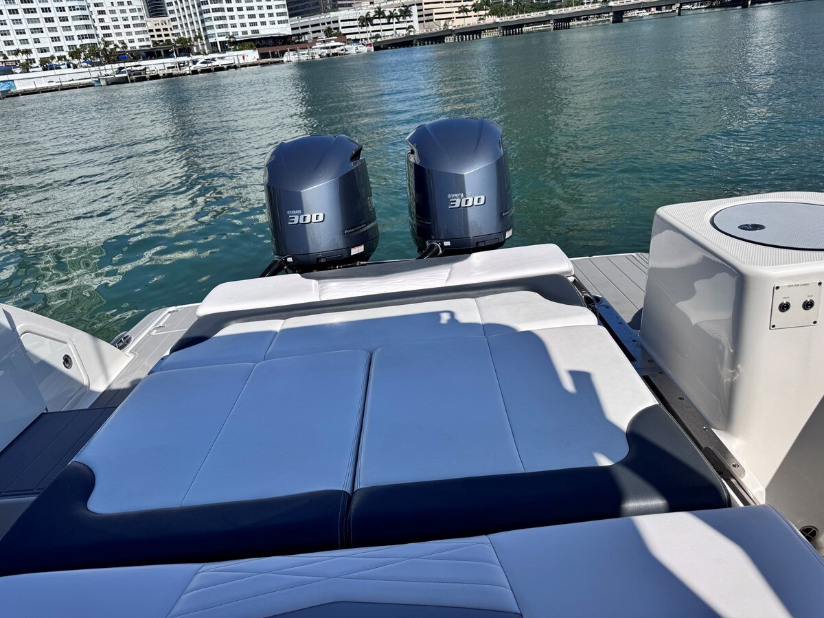 2021-robalo-31-61445b