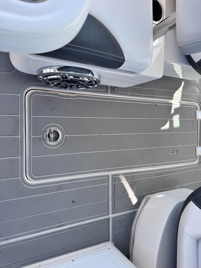 2021-robalo-31-61445b