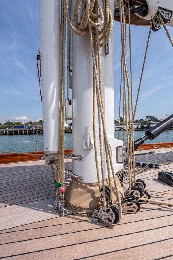 2021-spirit-yachts-65-b35f84